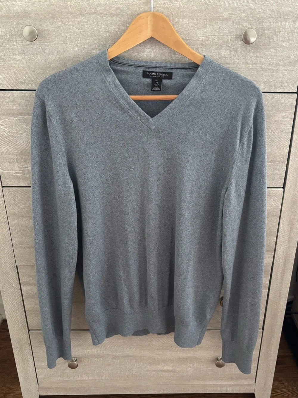 Banana Republic Luxury Blend Silk Cashmere V-Neck Sweater Men’s M Tall Blue Gray